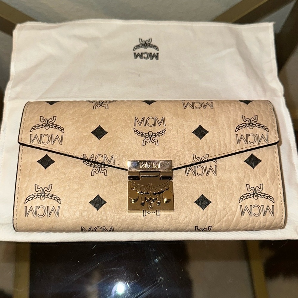 Visetos Tracy MCM Wallet On A Chain Rare Color